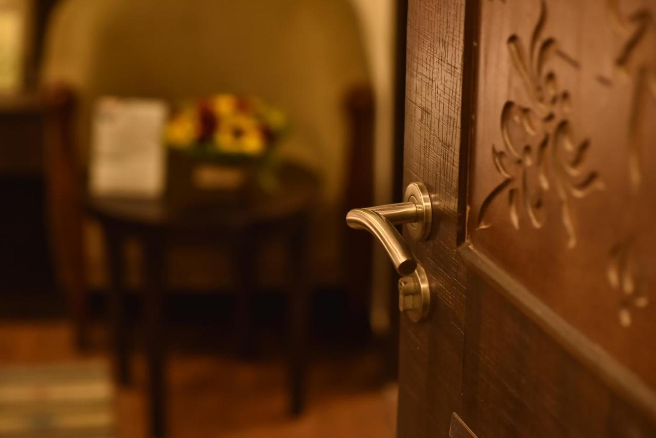 Casa Broadway-A Boutique Hotel Kolkata Ngoại thất bức ảnh